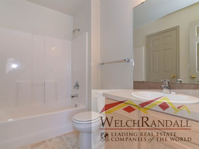 Building Photo - Charming 2 Bed 1.5 Bath Townhome in Harris...