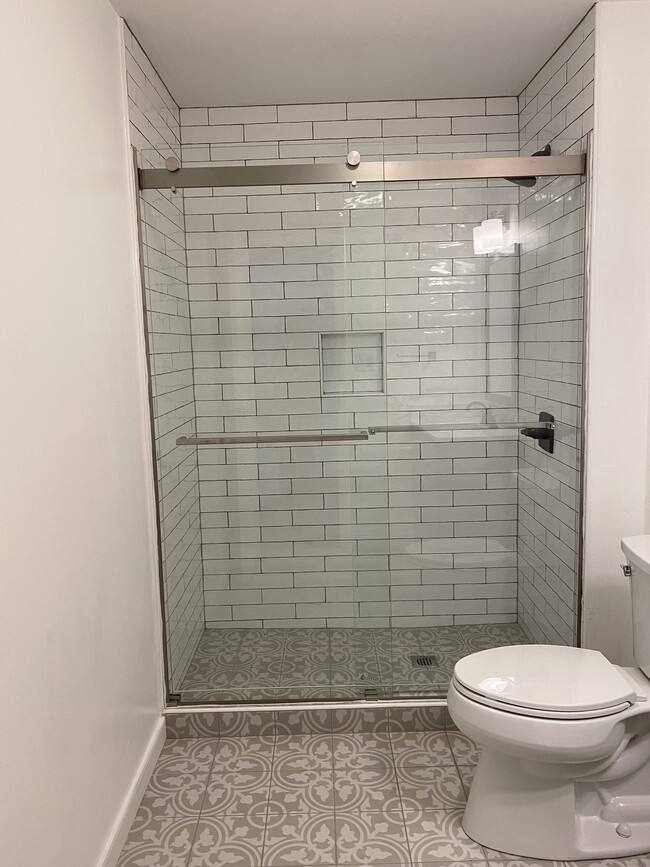 Building Photo - 6 Dogwood Ct