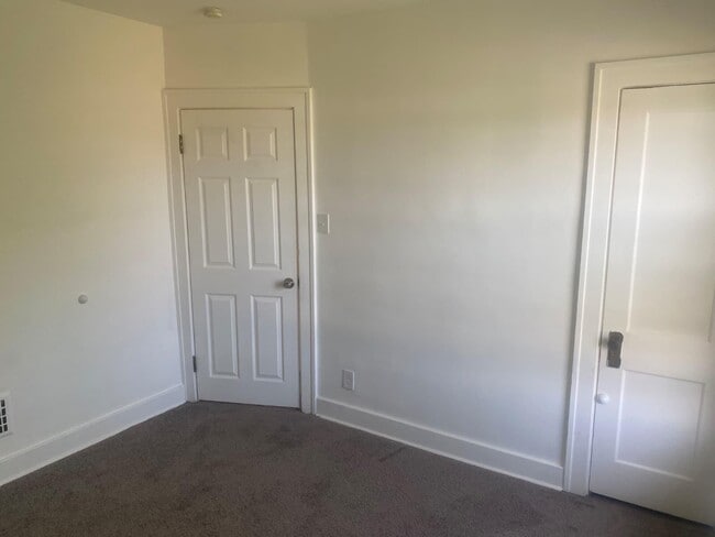 Building Photo - 14069 Saratoga Ave