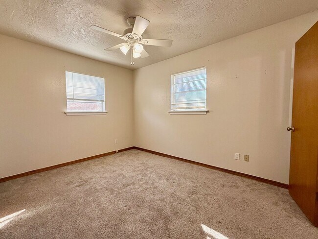 Building Photo - Close to Everything!