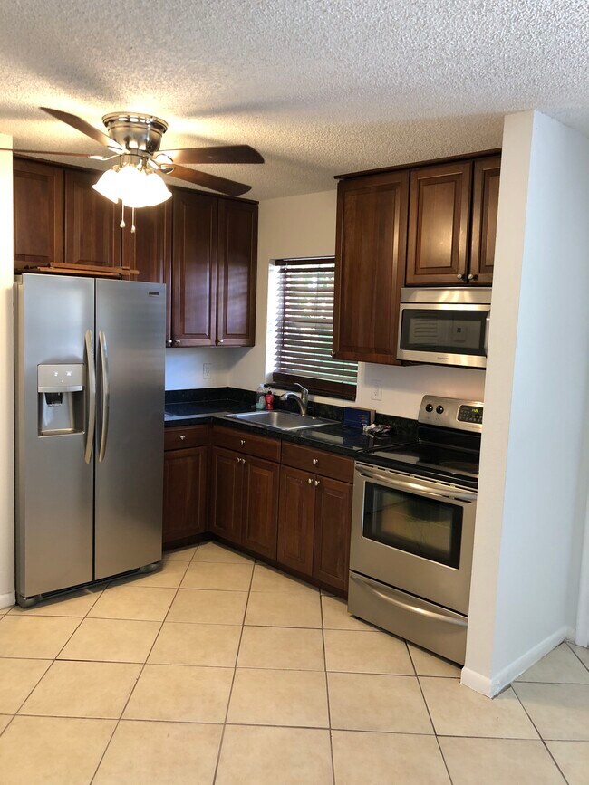 Building Photo - 5192 NE 6th Ave