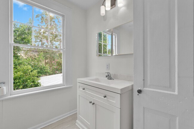 Building Photo - Savannah