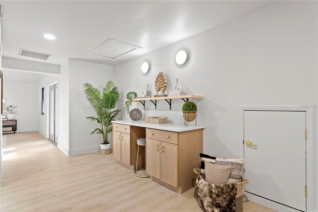 Building Photo - 4504 W Lamb Ave