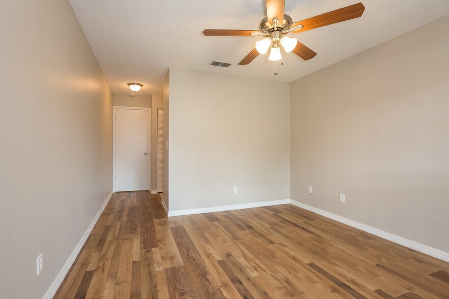Building Photo - 1687 Palm Leaf Dr