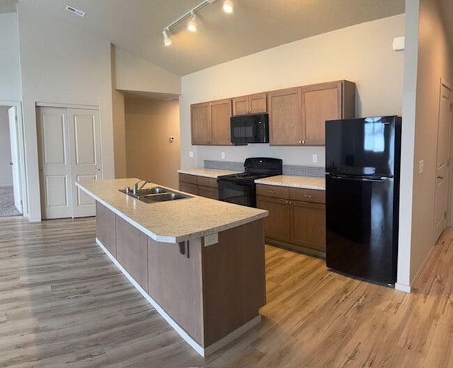 Building Photo - Moen Fields 3 Bed 3 Bath Garden Townhome across from Greenacres Elementary