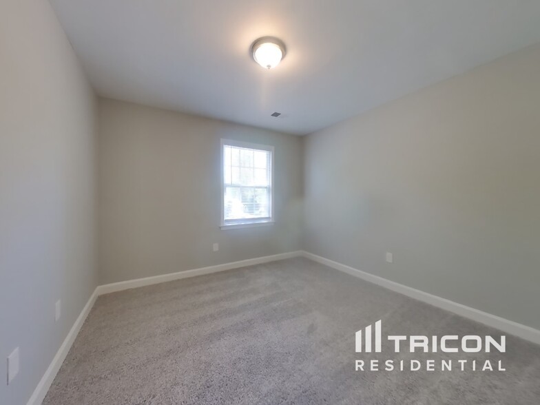 Building Photo - 9414 Victoria Dr