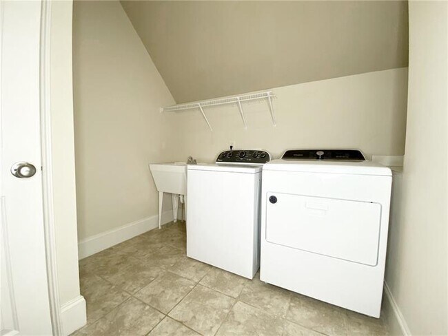 Building Photo - 286 Morgan Pl SE