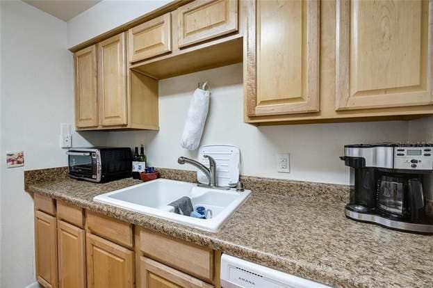 Building Photo - 9115 Tudor Dr