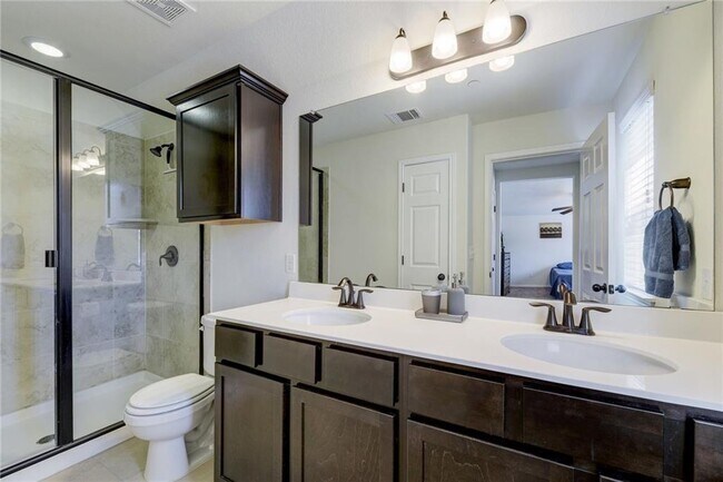 Building Photo - 2304 S Lakeline Blvd