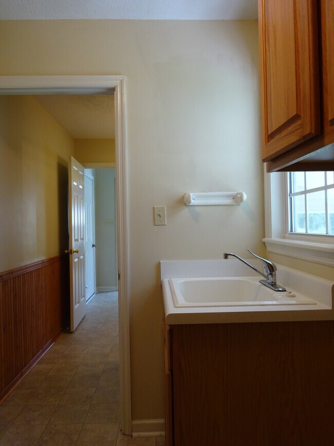 Building Photo - Beautiful 3BR/2Bath with Bonus Room!