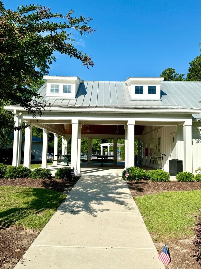 Building Photo - Stunning home in FANTASTIC location off Hwy 90 in Heritage Preserve!