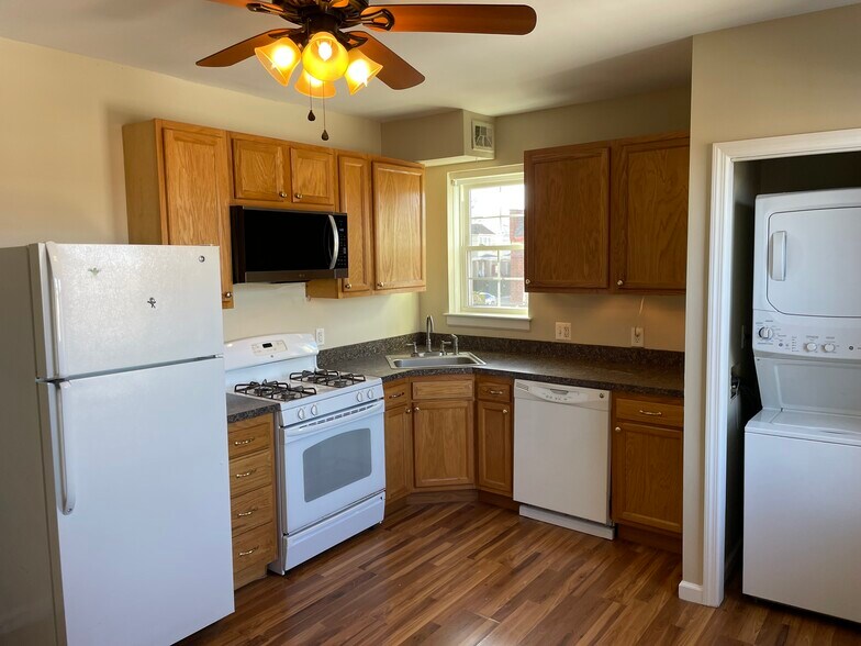 Building Photo - 600 Roxborough Ave