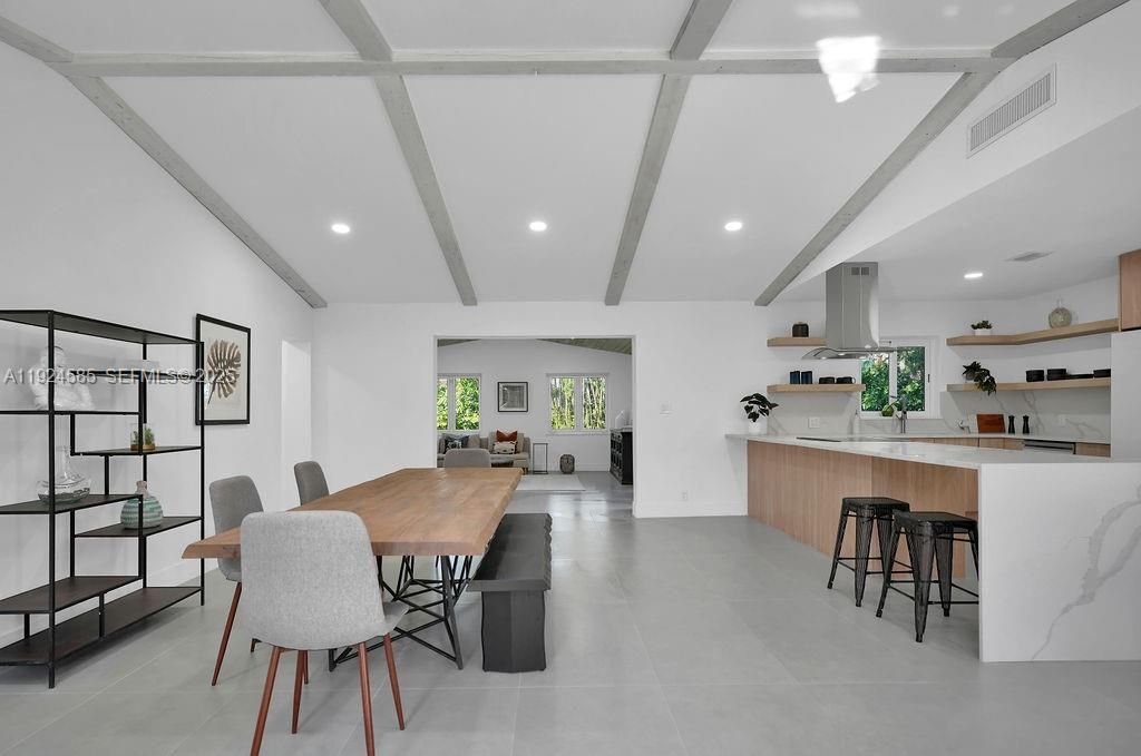 Building Photo - 117 NE 20th St