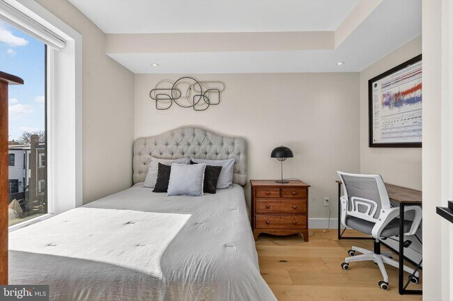 Building Photo - 919 12th St NE