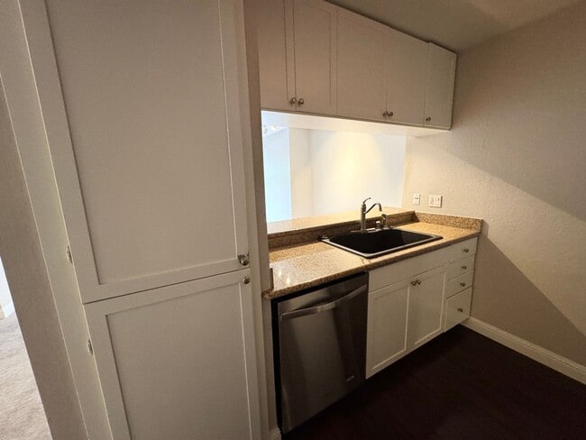 Building Photo - Great Shape Livermore Condo in Sonata Community with many Upgrades.