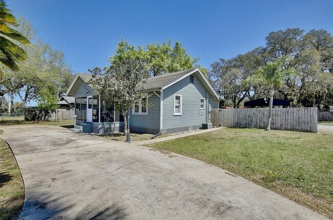 Building Photo - 3807 S Sanford Ave