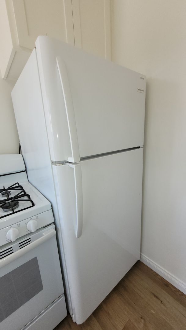 Building Photo - Newly Renovated Home