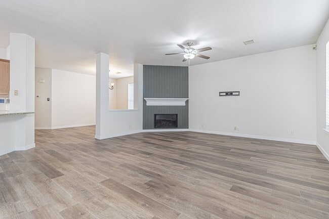 Building Photo - 213 Tapwood Ln