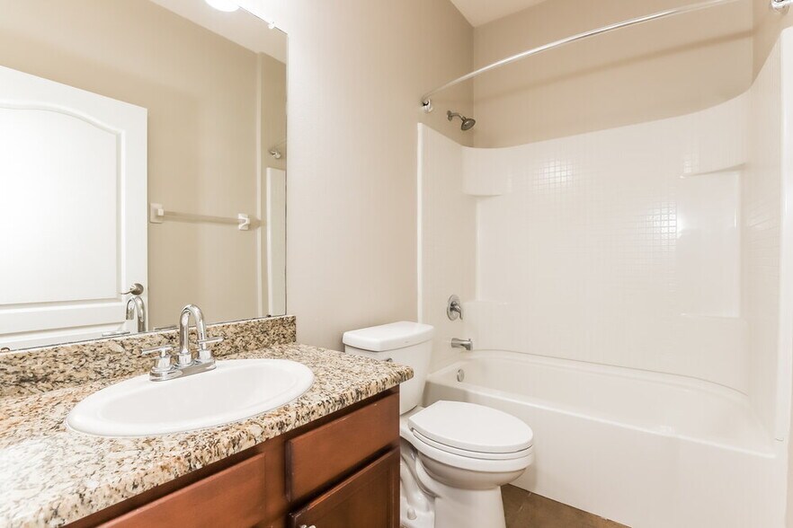 Building Photo - 511 Stone Briar Dr