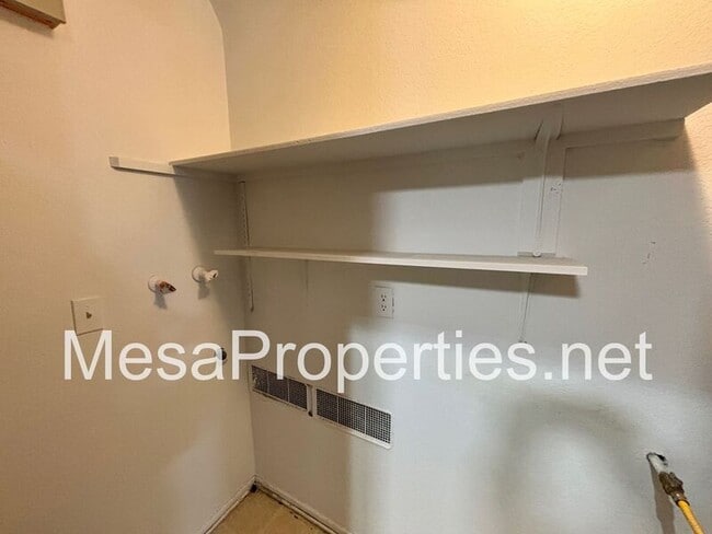 Building Photo - 653 N Lancewood Ave