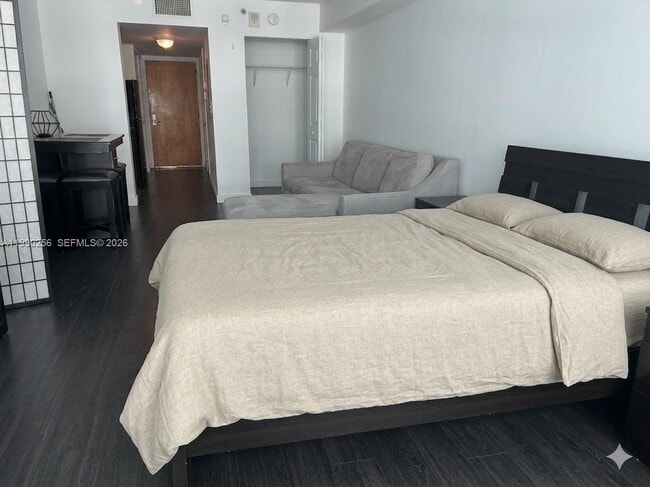 Building Photo - 1200 Brickell Bay Dr