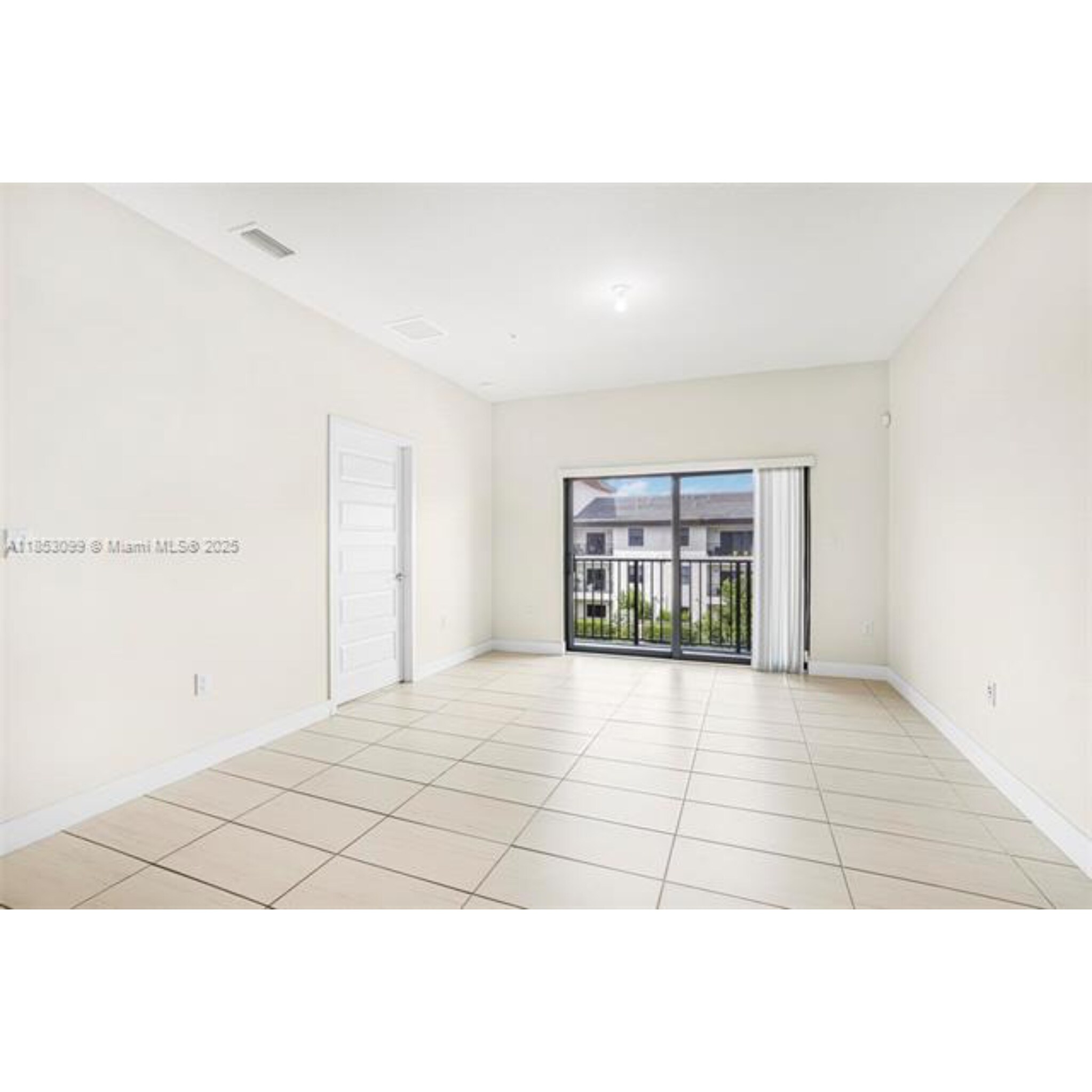Building Photo - 7865 NW 104th Ave