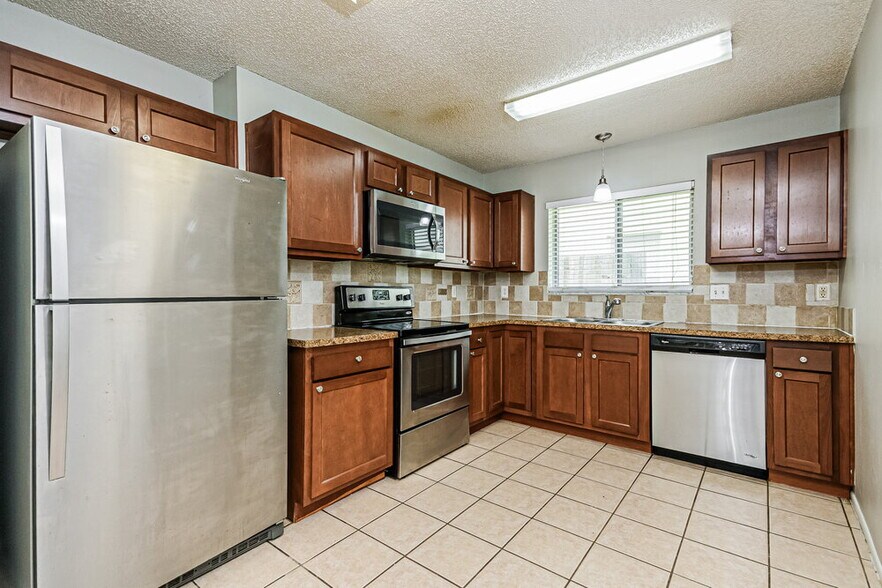 Building Photo - 3071 Bloomsbury Dr
