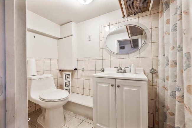 Building Photo - 85 Barrows Ave