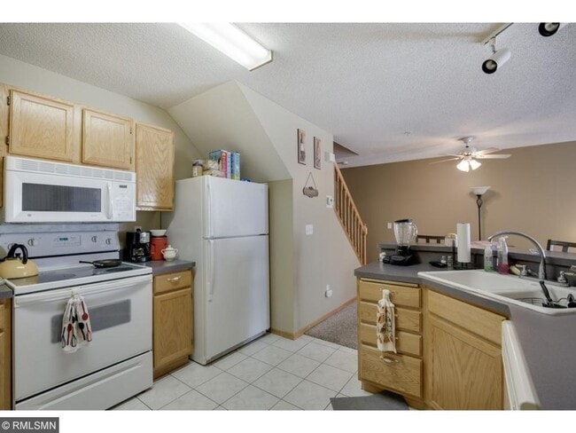 Building Photo - 2270 Ranchview Ln N
