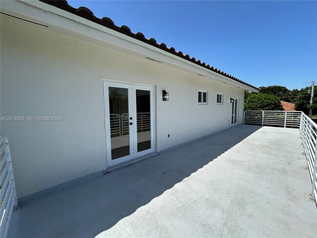 Building Photo - 6611 SW 99th Ave