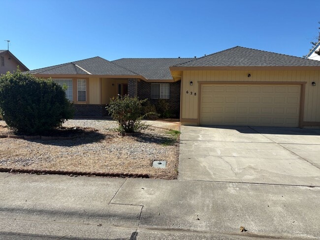 Primary Photo - 3 bedroom 2 bath home available now!