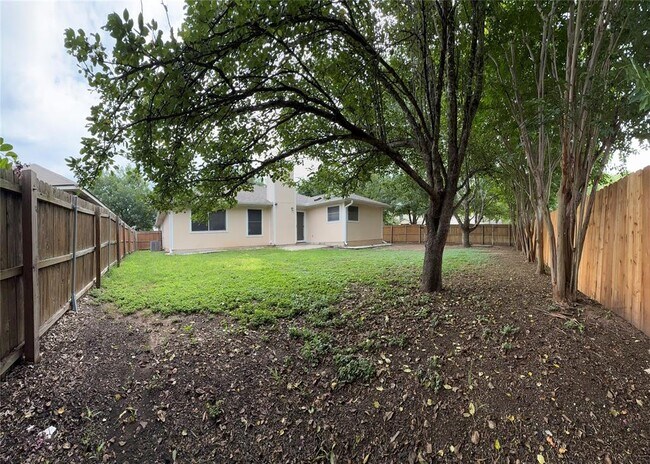 Building Photo - 14517 Oliphant St