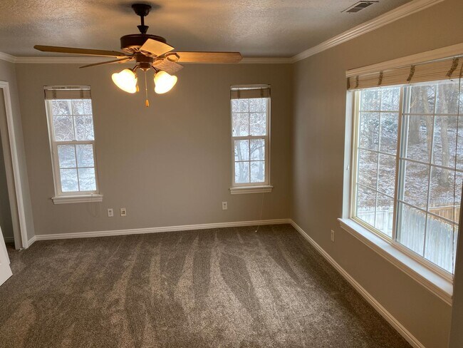 Building Photo - Nice home in great location