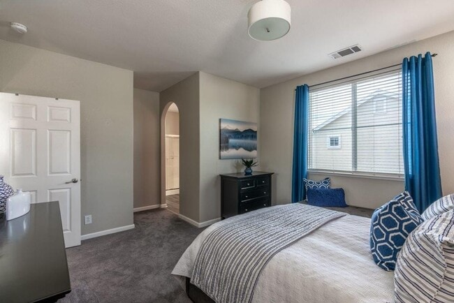 Building Photo - Stunning Updated Alameda Home w/ Backyard Deck & Custom Features