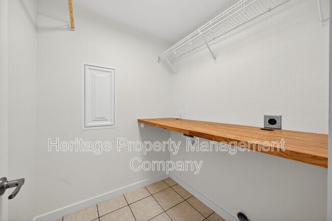 Building Photo - 1115 Willow Knoll