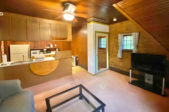 Building Photo - 2632 Wellington Rd