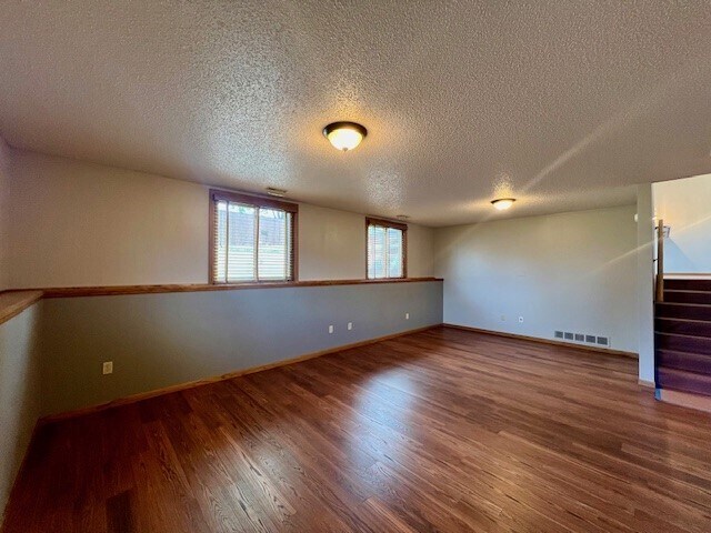 Building Photo - 1028 Park Hill Ct