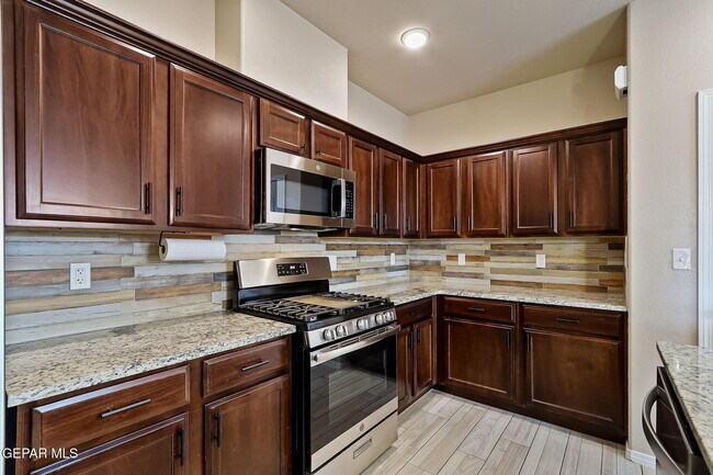 Building Photo - 3921 Desert Dunes Dr