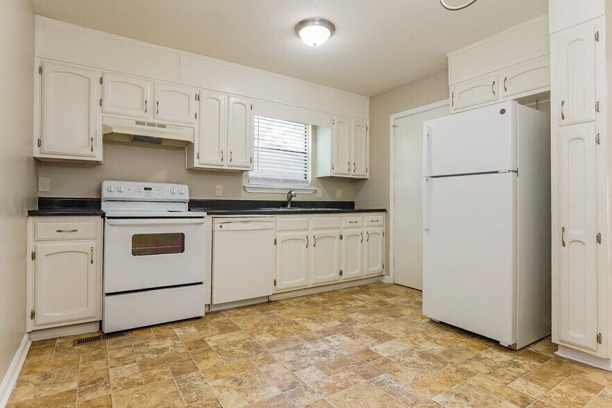 Building Photo - 20 Moonglow Dr