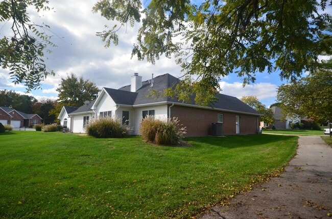 Building Photo - 4900 Royal Lytham Dr