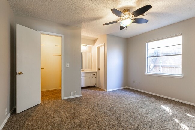 Building Photo - Charming Eastmoor Home: Perfect for Your New Adventure!