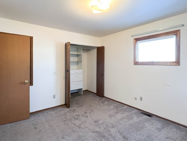 Building Photo - 433 Dailey Ave