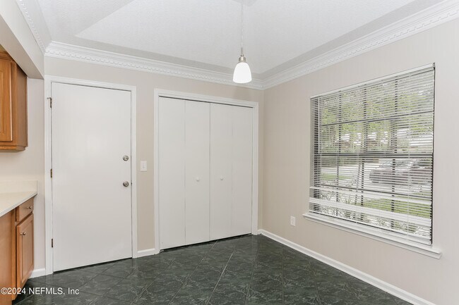 Building Photo - 533 Majestic Wood Dr