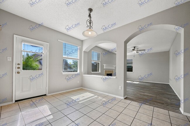 Building Photo - Spacious 4/2.5 Home in Fort Worth!