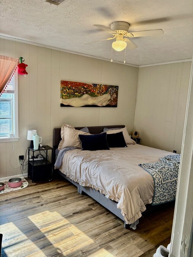 Building Photo - 506 Spring St