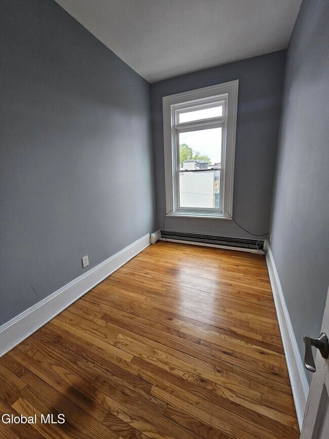 Building Photo - 32 1st St