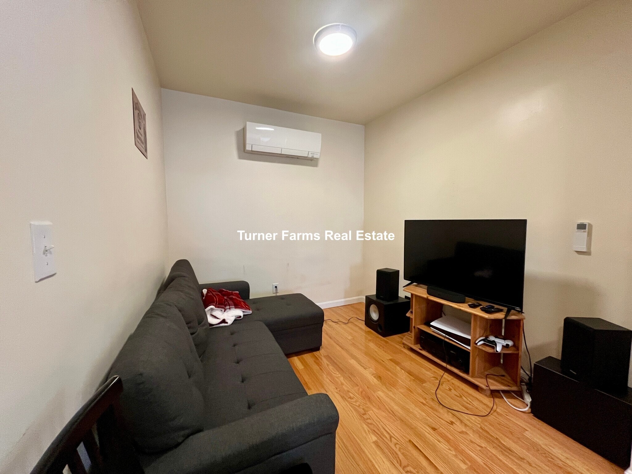 Building Photo - 525 E 3rd St