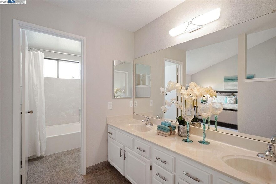 Building Photo - 5977 Skyfarm Dr