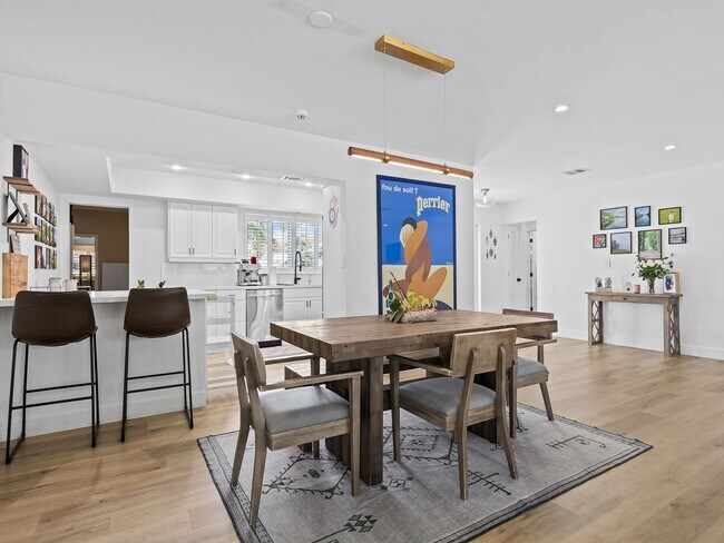 Building Photo - Coastal Elegance Awaits! Stunning 5-Bedroom Home in Prime Fort Lauderdale Location