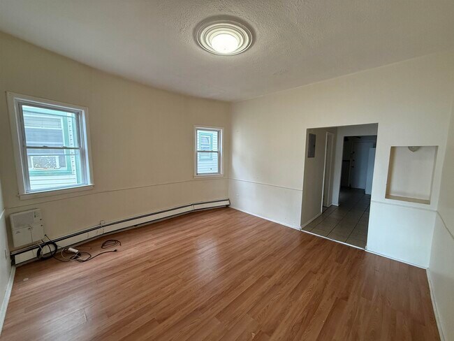 Building Photo - 37 E 49th St